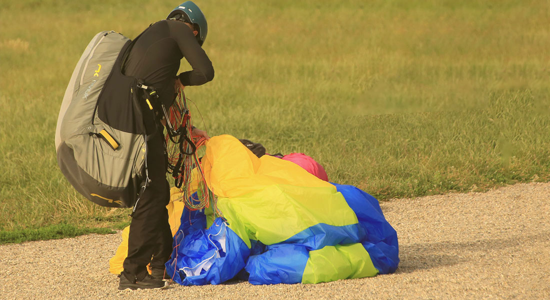 راهنمای کامل برای مبتدیان: انتخاب بال، صندلی و چتر نجات پاراگلایدر 1 راهنمای-کامل-لوازم-پاراگلایدر-برای-مبتدیان-
